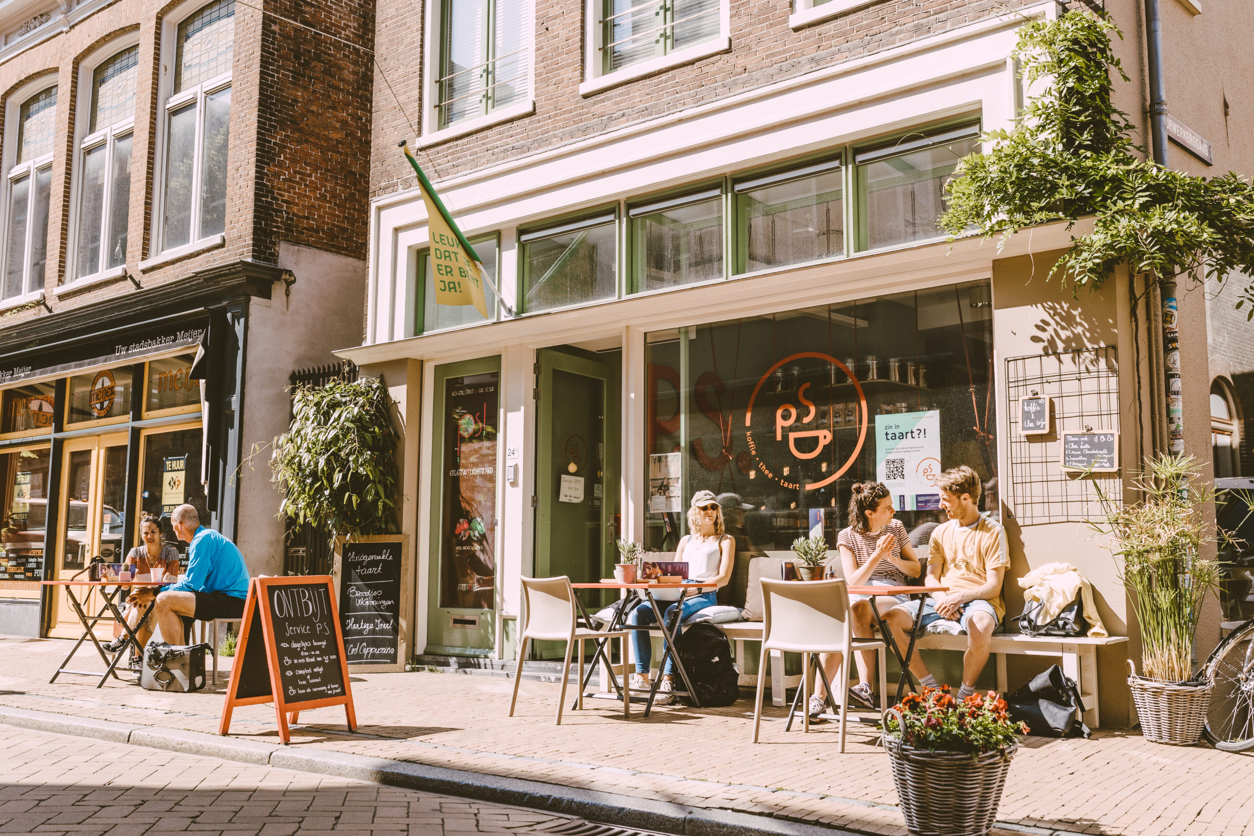 foto van koffie, thee en taart eetgelegenheid
